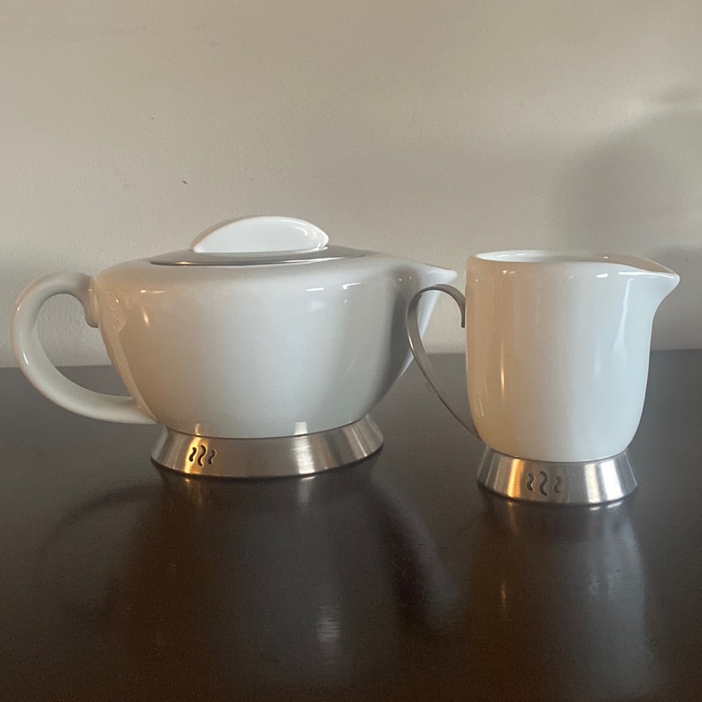 TRUDEAU TEA POT AND CREAMER SET